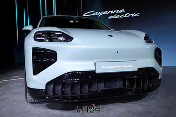 [포토] 국내 최초 공개된 '카이엔 일렉트릭'