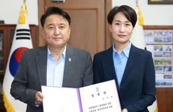 [단독] 김수민 "지사님 허락 없이 안 하겠다"더니 … 김영환 만남 다음날 충북지사 공천 신청