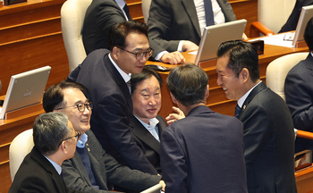 '尹 정부 30번 탄핵 발의' 민주당의 '18개 상임위장 독식' 시도 … 국어 사전 '내로남불' 사례 넣을 판 