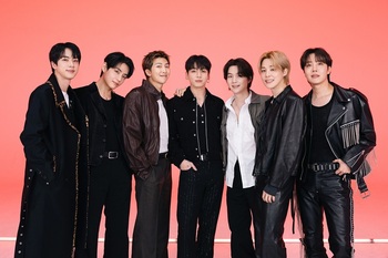 '깁스 투혼' RM "멋진 무대 위해 연습하다 부상 당해 … 가능한 범위 내 최선 다할 것"