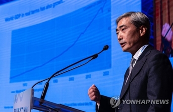 신현송은 자타공인 '글로벌 매파' … '인플레 파이터' 외치겠지만, 가계부채 앞 공격적 금리 정책 한계