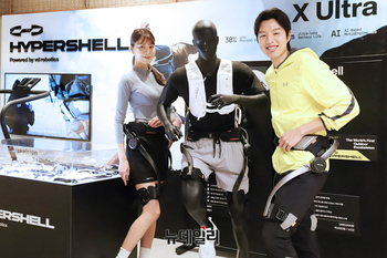 [포토] 신세계백화점, 입는 로봇 '하이퍼쉘' 팝업 백화점 최초 오픈
