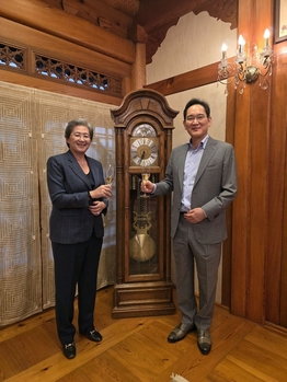 [단독] AMD·메타, 삼성전자 천안 HBM4 라인 릴레이 현장점검 … 빅테크 고객 문전성시