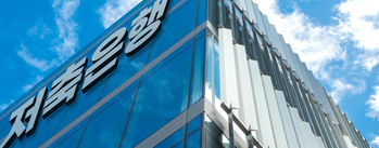 "우리 홈페이지 아닌가" … '진짜 같은 피싱'에 저축은행도 '화들짝'