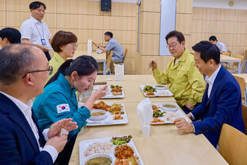 [단독] '코로나 백신 이물' 파장 … 시민단체, 李 대통령·김현지 고발