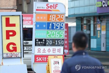 기름값 리터당 최대 87원 내려간다 … 유류세 휘발유 15%·경유 25% 인하