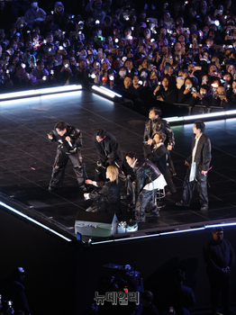 "북한에서 왔냐" … BTS 美 토크쇼, '인종차별' 비판에 사과