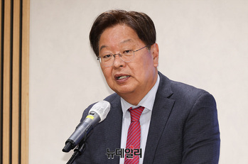 [포토] 축사하는 진창수 세종연구소 수석연구위원