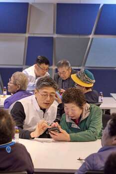 정재헌 SKT 신임 CEO 첫 현장은 '시니어 고객' … “체감 가능한 변화 만들 것”