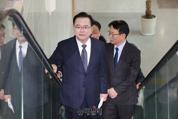 [포토] 소통관 향하는 김부겸 전 국무총리