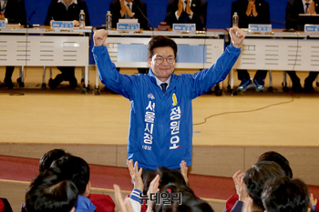 [포토] 인사하는 더불어민주당 서울시장 경선 정원오 후보