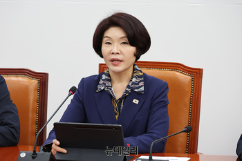 [포토] 모두발언 하는 한정애 더불어민주당 정책위의장