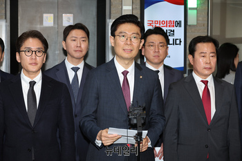 [포토] 신상 관련 기자회견 하는 조정훈 국민의힘 의원
