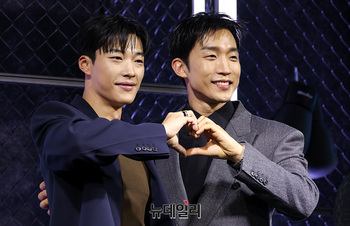 [영상] 사냥개들2 우도환-이상이 '건우진 하트'