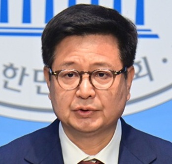 '천안함 좌초설' '부정선거' 등 각종 음모론에 부화뇌동 … 김장겸 "고광헌, 방미심위원장 후보 사퇴해야"