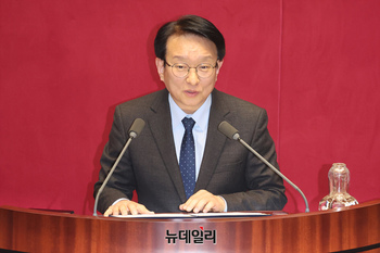 [포토] 인사말 하는 권칠승 신임 행안위원장