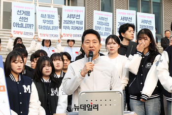 [포토] 서부선 도시철도 설명하는 오세훈 서울시장 