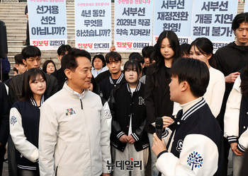 [포토] 의견듣는 오세훈 서울시장 