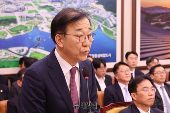 [포토] 업무보고 하는 김윤덕 국토교통부 장관