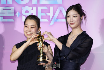 [포토] 메기 강-이재 '트로피 하트'