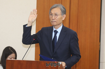 [포토] 선서하는 고광헌 방미통위 위원장 후보자