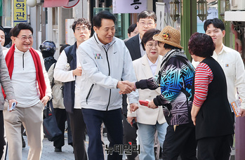 [포토] 쌍리단길 찾은 오세훈 시장 