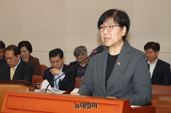 [포토] 추경예산안 보고하는 정은경 보건복지부 장관