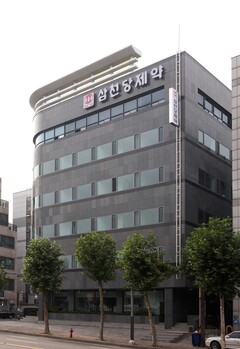 삼천당제약, 3일만에 주가 반토막 … 시장 의구심 '현실로'