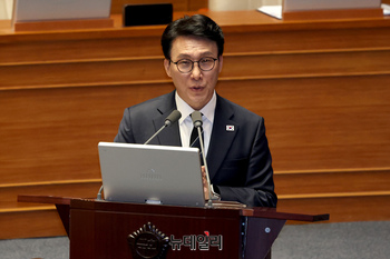 [포토] 대정부 질문서 답변하는 김민석 국무총리