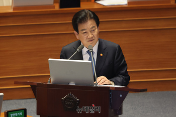 [포토] 정치·외교·통일·안보 대정부질문 참석한 정동영