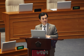 [포토] 대정부 질문 출석한 안규백 통일부 장관