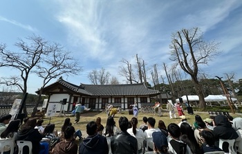 강릉문화재단, 봄 벚꽃과 함께한 첫 공연 '옹칼의 비밀' 성료