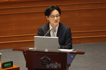 [포토] 대정부질문 출석한 김정관 산업통상부 장관