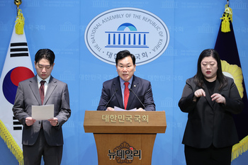 [포토] 회견 갖는 야당탄압 가짜뉴스감시특위 김승수 위원장