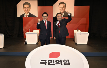 국힘 경북도지사 후보 적합도 … 이철우 33.5% vs 김재원 27.5%