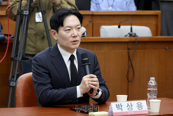 [포토] 의원들의 질문에 답하는 박상용 검사