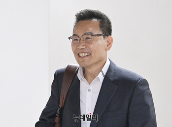 [포토] 법원 출석한 송호종 전 경호처 직원