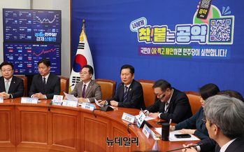 [포토] 공약 발표 기자회견서 발언하는 정청래 대표