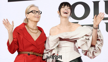 [영상] 메릴 스트립-앤 해서웨이 '다시 만난 미란다-앤디'