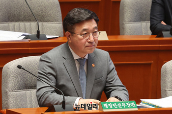 [포토] 국회 출석한 윤호중 행정안전부 장관