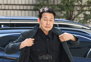 [포토] 증인 출석하는 배우 박성웅