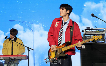 [영상] 데뷔 무대 선보이는 하츠웨이브 