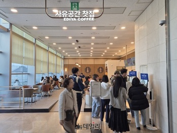 [르포] 한국적 정서에 반한 외국인도 엄지 척 … '국중박'에서 즐기는 이디야커피