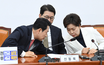 [포토] 대화 나누는 장동혁·양향자