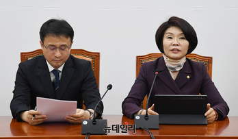 [포토] 정책조정회의서 한정애 민주당 정책위의장