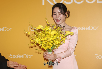 [영상] 황금꽃다발 든 뮤즈 임지연