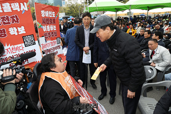 [포토] 오세훈 시장과 대화나누는 탈시설장애인당