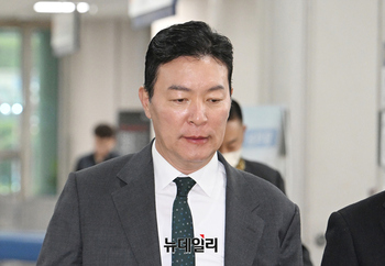 [포토] 법원 출석하는 김성훈 전 경호처 차장