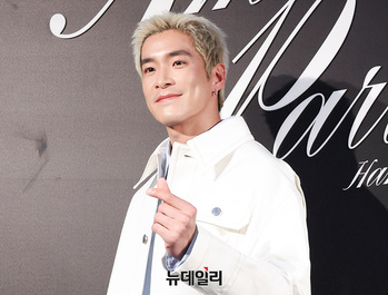 [영상] 포즈 취하는 태국배우 '알렉' 