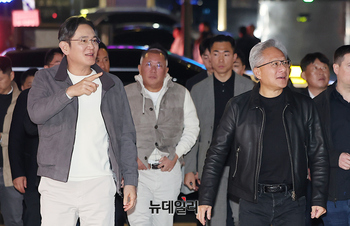 삼성전자, 연말 200조 실탄 쌓인다 … 美 빅테크 빚투 속 '제2의 하만' 대어 낚을까